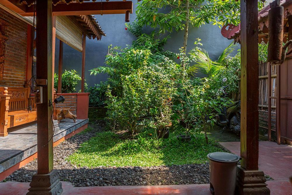 Rumah Ukhi Cebongan Bagian luar foto