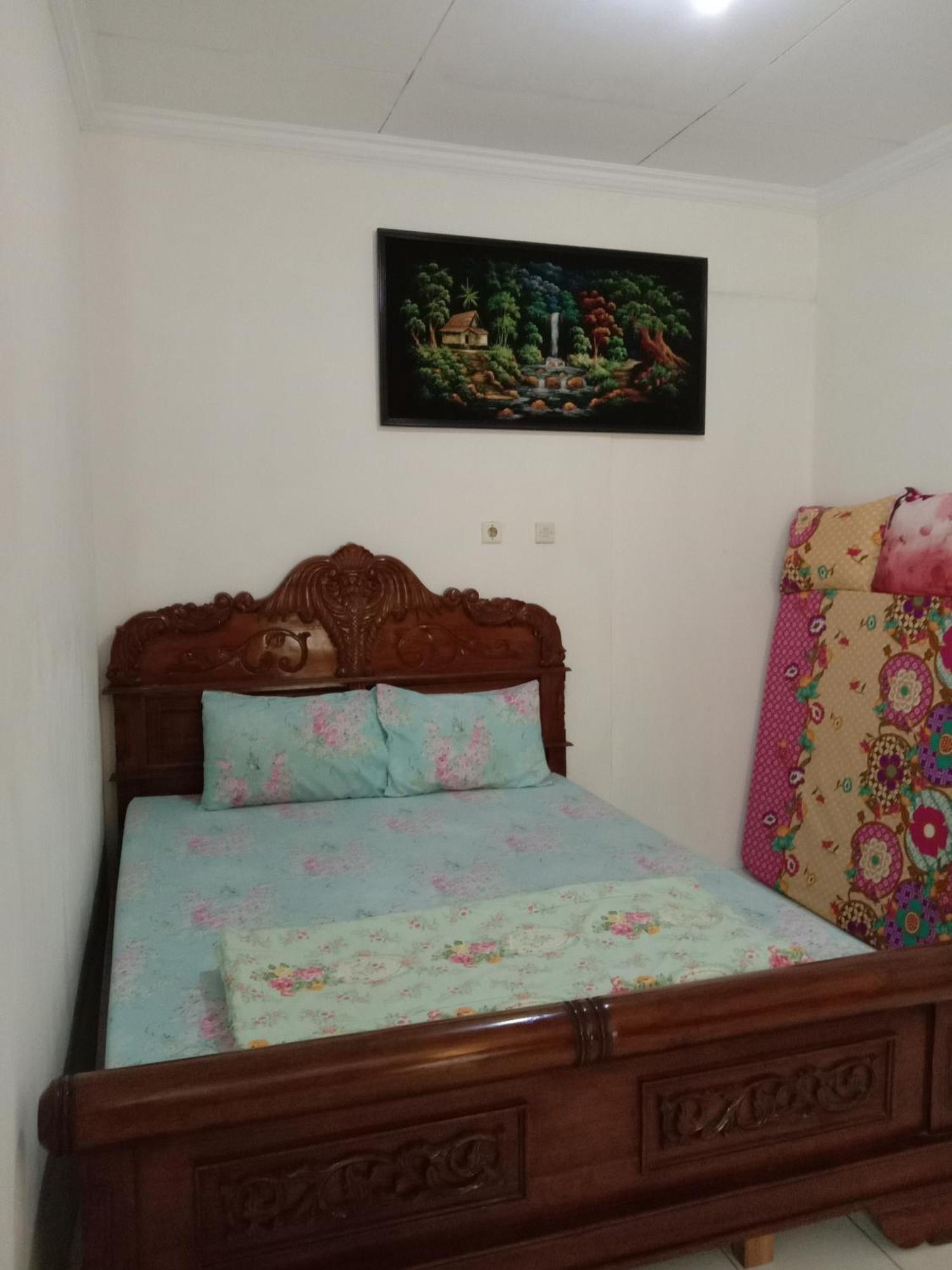 Rumah Ukhi Cebongan Bagian luar foto
