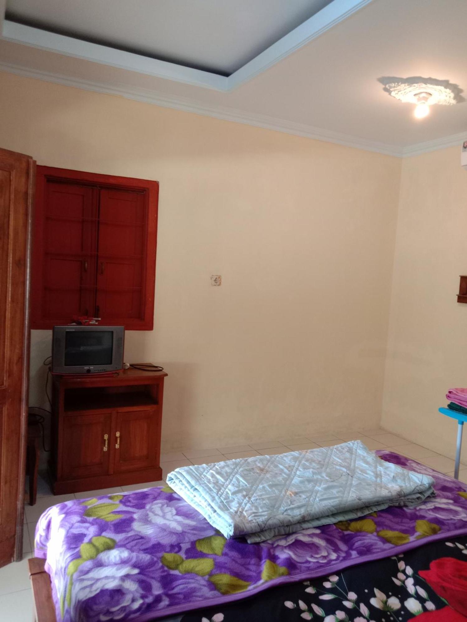 Rumah Ukhi Cebongan Bagian luar foto