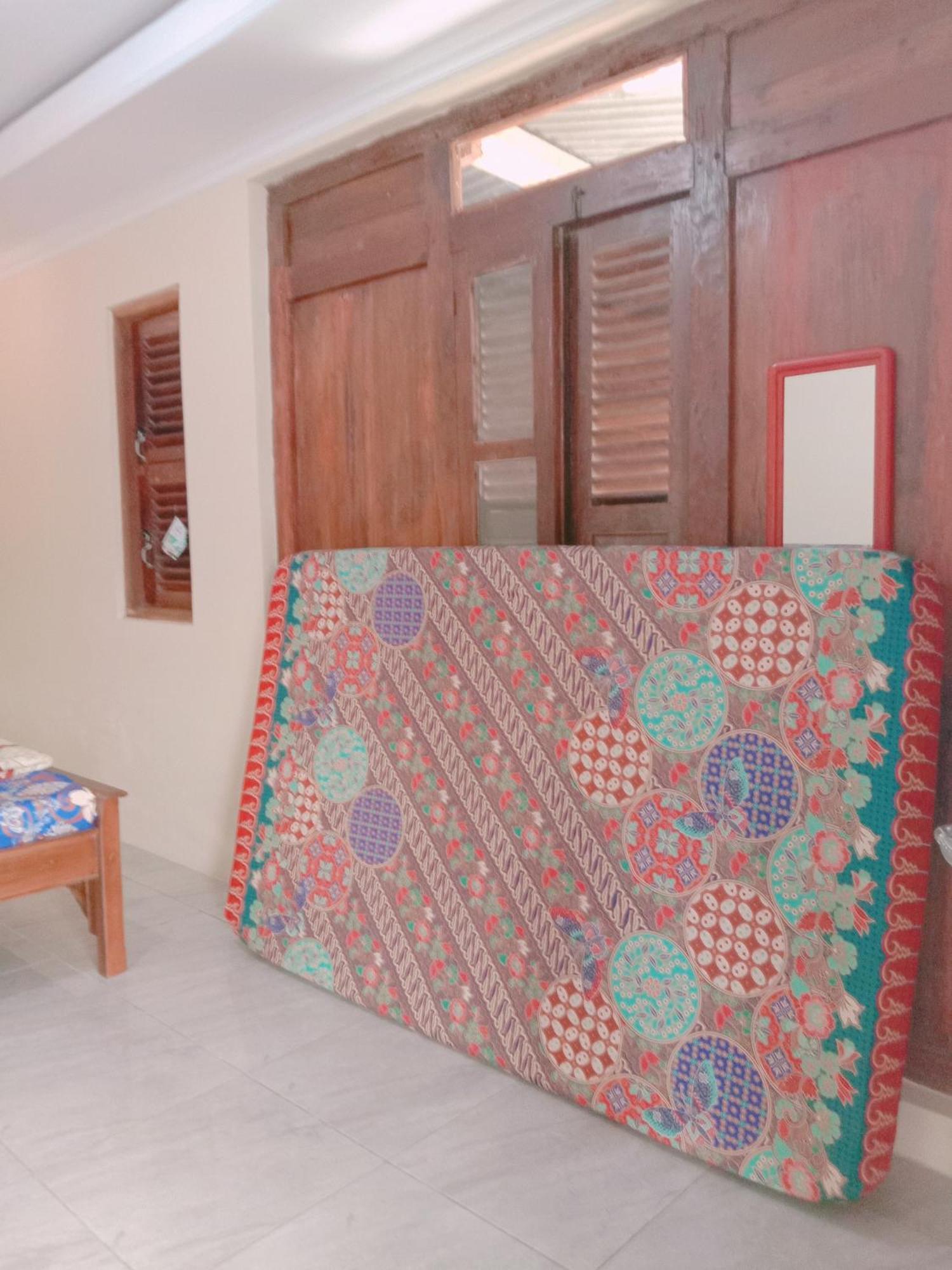 Rumah Ukhi Cebongan Bagian luar foto