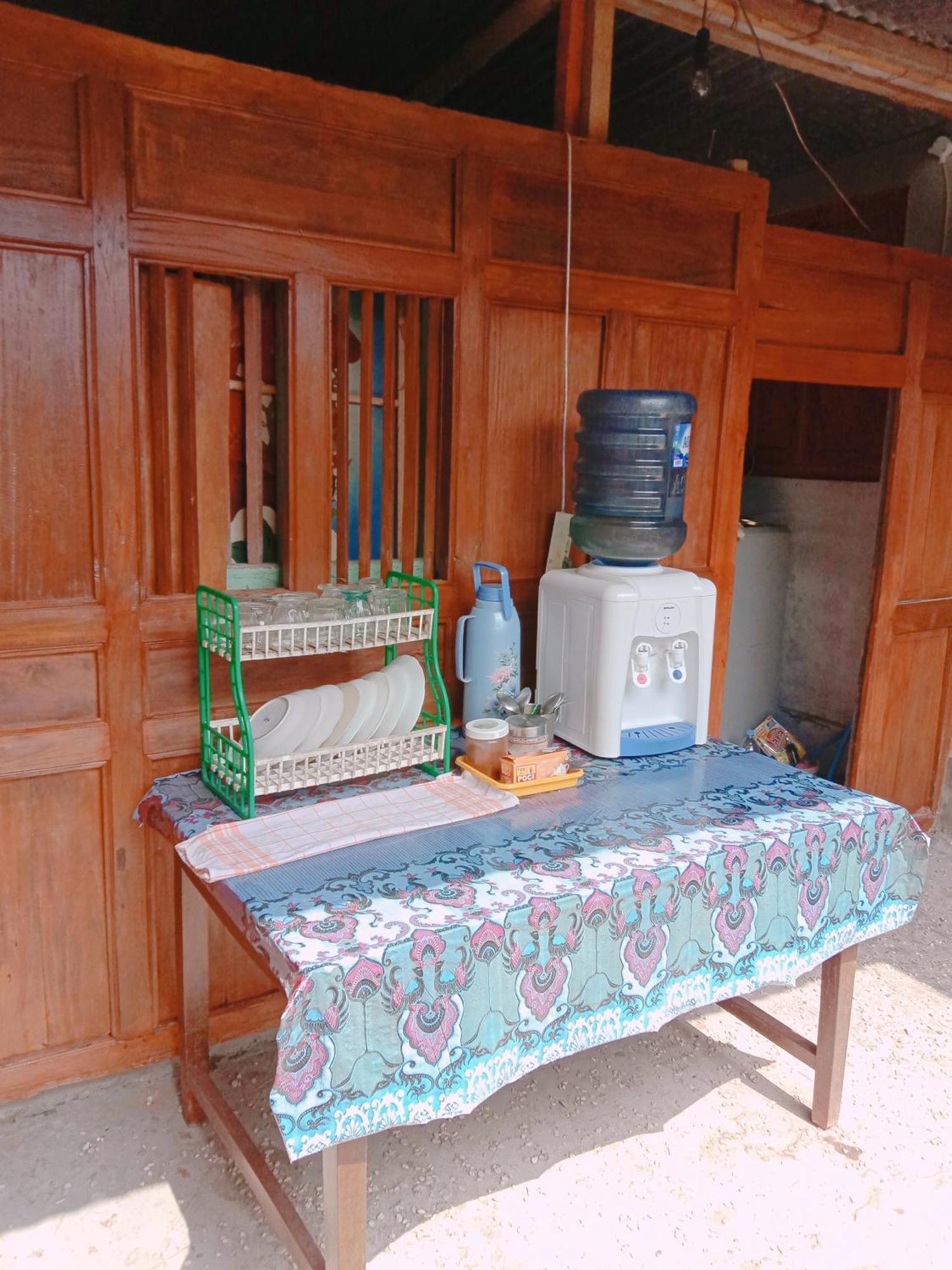 Rumah Ukhi Cebongan Bagian luar foto