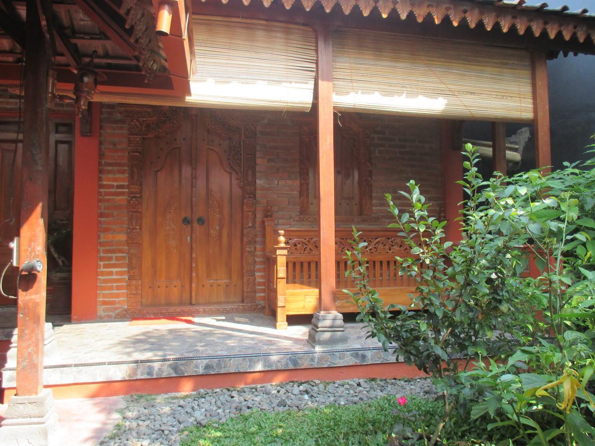 Rumah Ukhi Cebongan Bagian luar foto