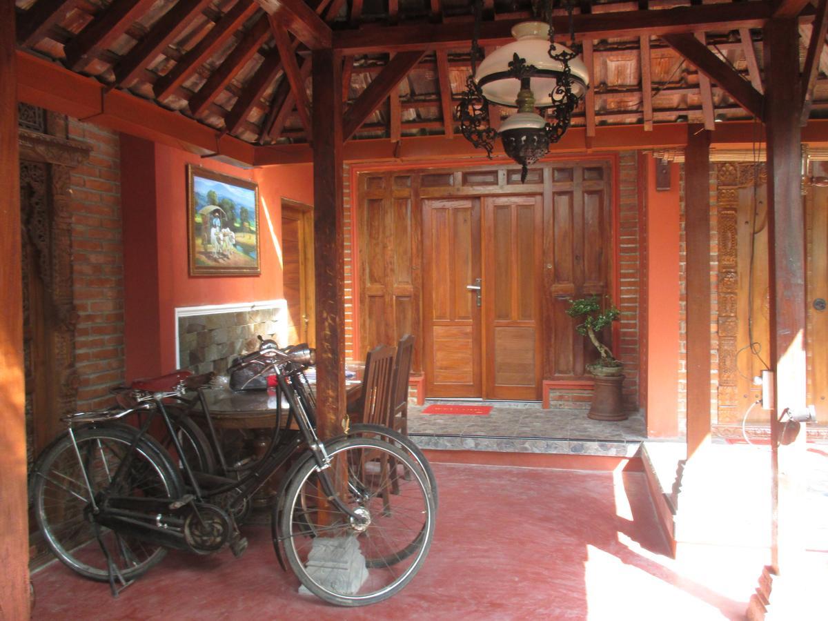 Rumah Ukhi Cebongan Bagian luar foto
